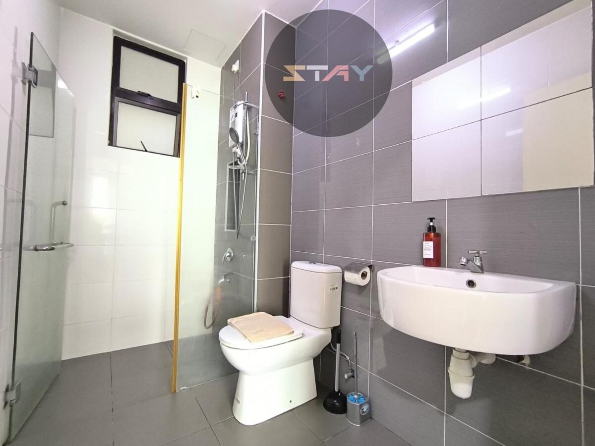 Platino Warm And Stylish 10pax Neflix By Apartment Johor Bahru