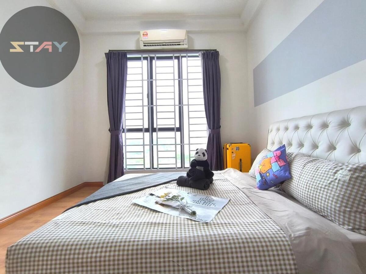 Platino Warm And Stylish 10pax Neflix By *
