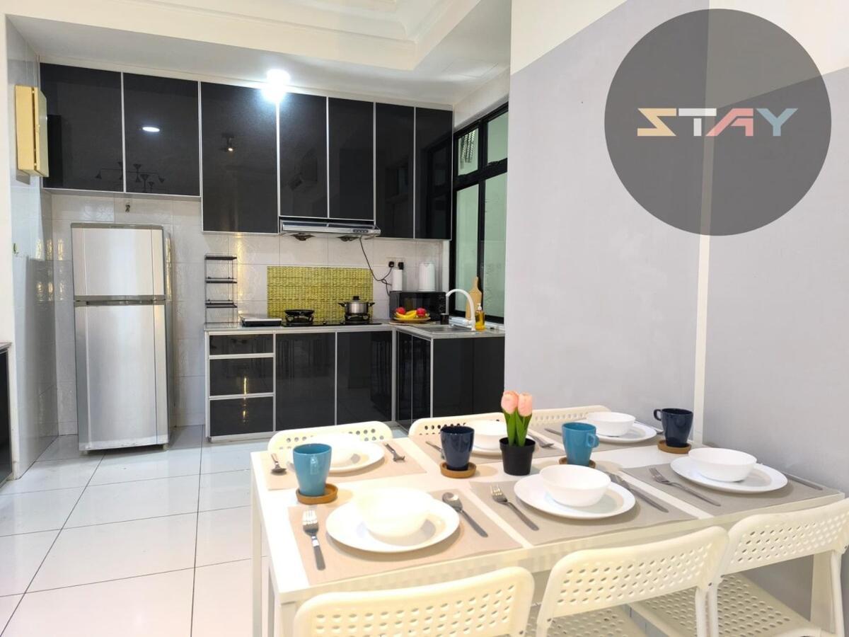 Platino Warm And Stylish 10pax Neflix By *