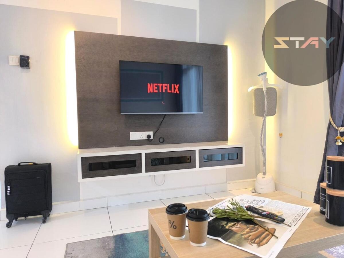 Pangsapuri Platino Warm And Stylish 10pax Neflix By *