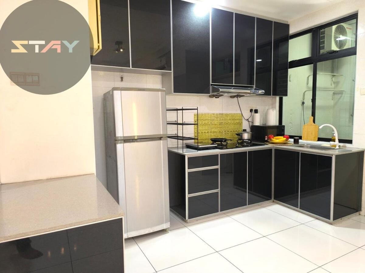 Pangsapuri Platino Warm And Stylish 10pax Neflix By *