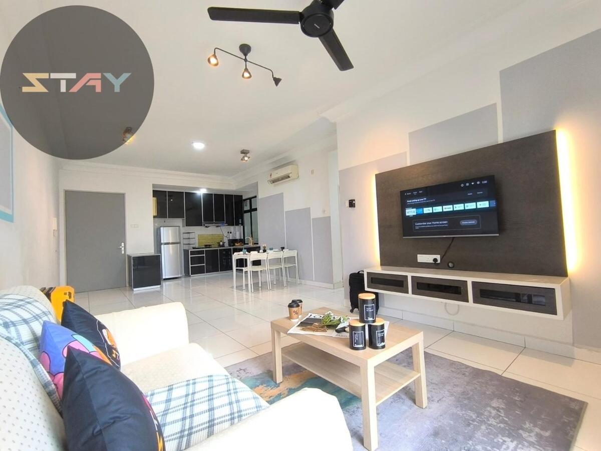 Pangsapuri Platino Warm And Stylish 10pax Neflix By Johor Bahru