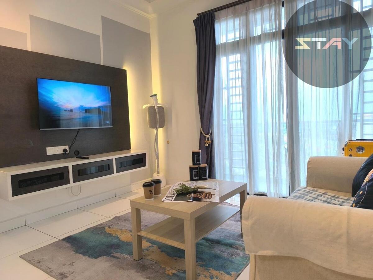 Platino Warm And Stylish 10pax Neflix By Pangsapuri Johor Bahru